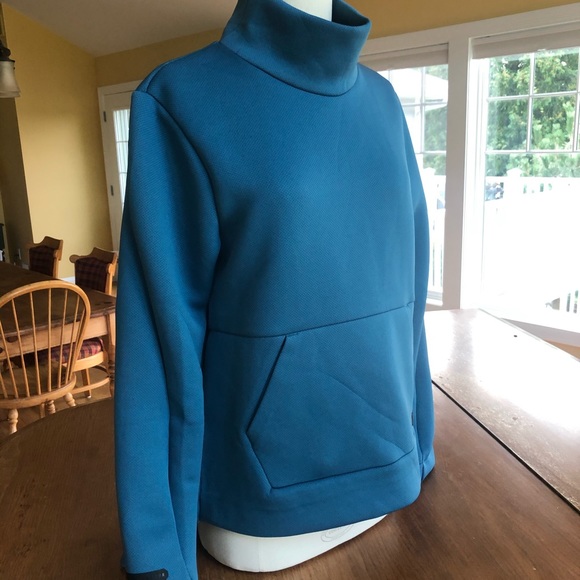 Under Armour Tops - UNDER ARMOR TOP